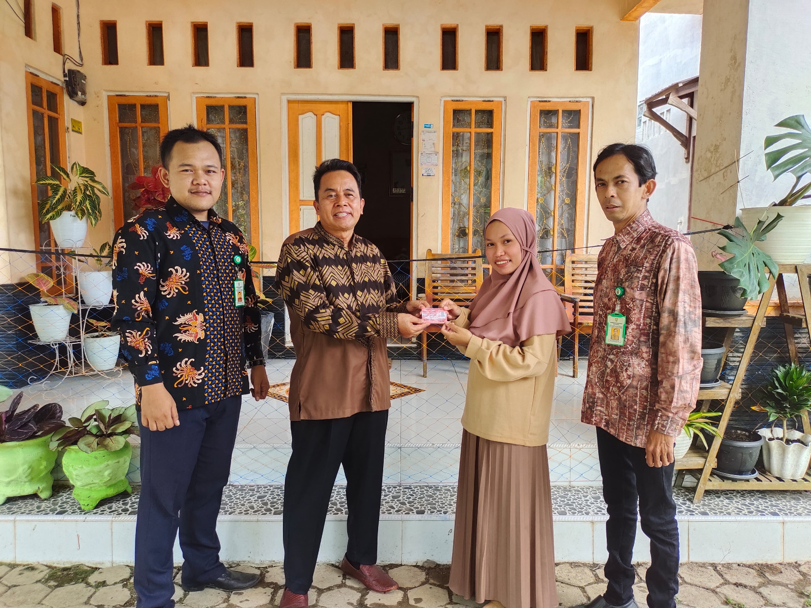 {"id":9,"name":"Sosial Budaya","slug":"sosial-budaya","created_at":"2022-09-05T13:15:39.000000Z","updated_at":"2022-08-03T16:52:03.000000Z"}